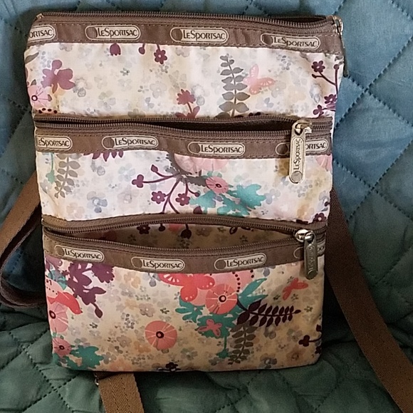 Lesportsac Handbags - 💘LeSportsac purse